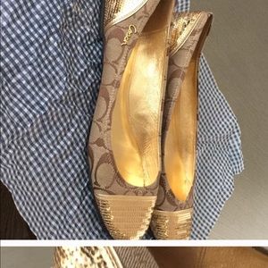 Coach flats new with out tag